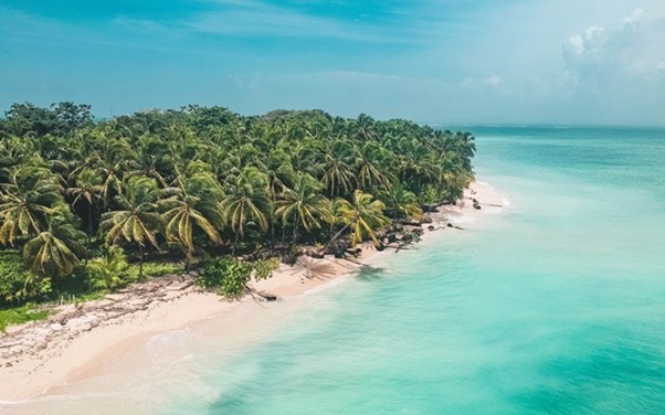 หาดทรายขาวและน้ำทะเลใสที่หมู่เกาะ San Blas
